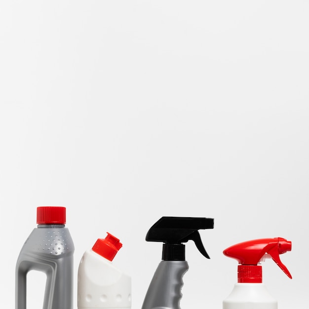 洗剤とスプレーボトルの配置