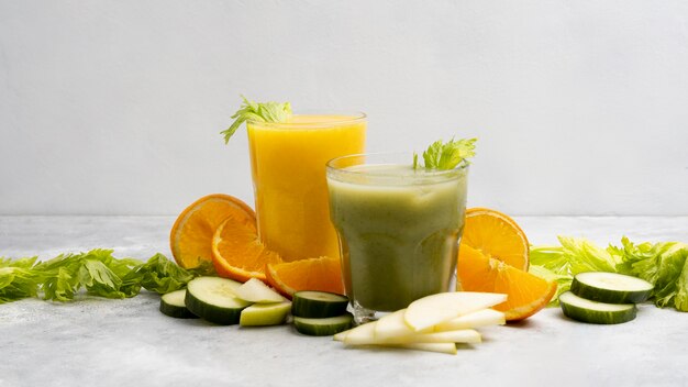 Arrangement with green and orange juices
