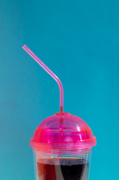 Free photo arrangement with juice cup and blue background