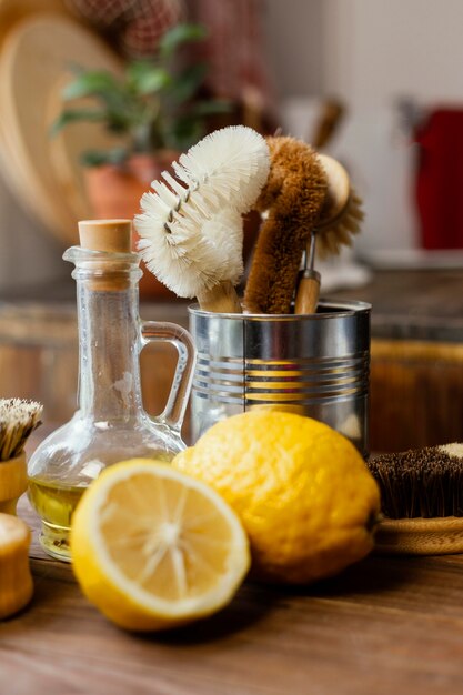 Arrangement with lemons and brushes