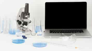 Free photo arrangement with microscope and laptop