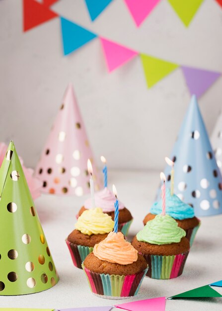 Arrangement with muffins, candles and party hats