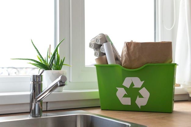 Free photo arrangement with recycle bin on countertop