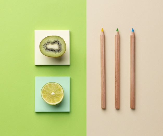 Free photo arrangement with stationery elements and fruit