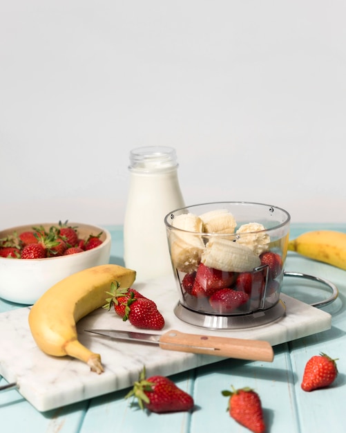 Arrangement with strawberry and banana smoothie