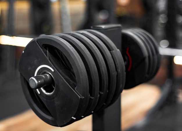 Arrangement with weights at gym