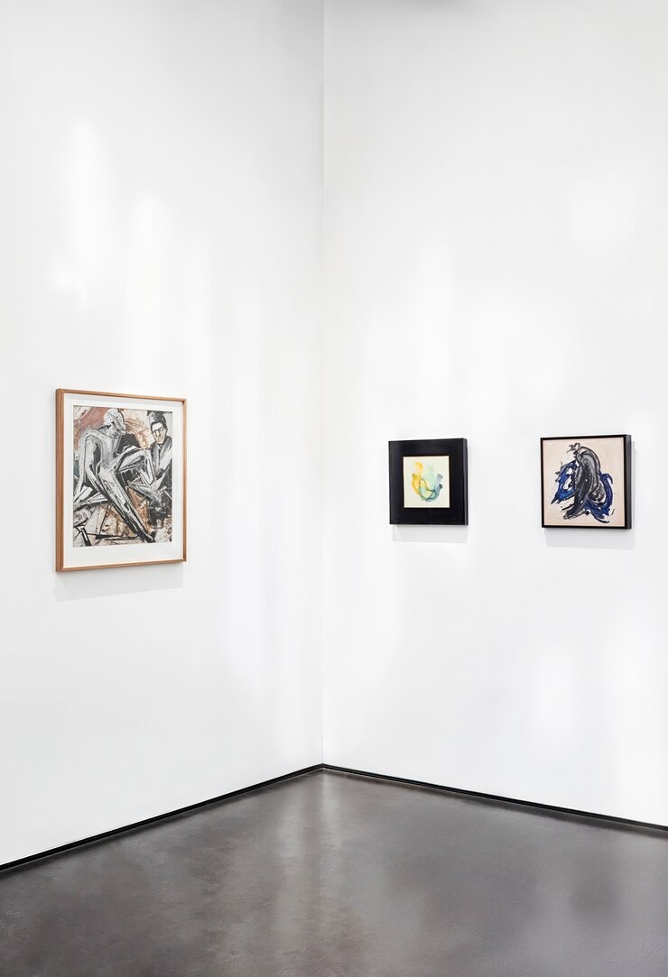 無料Photo アートギャラリーのコーナーで囲気の絵画が描かれています