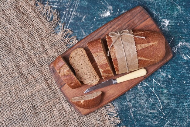 Artisan dark bread on cutting board.