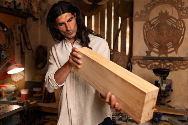 Free photo artisan doing woodcutting