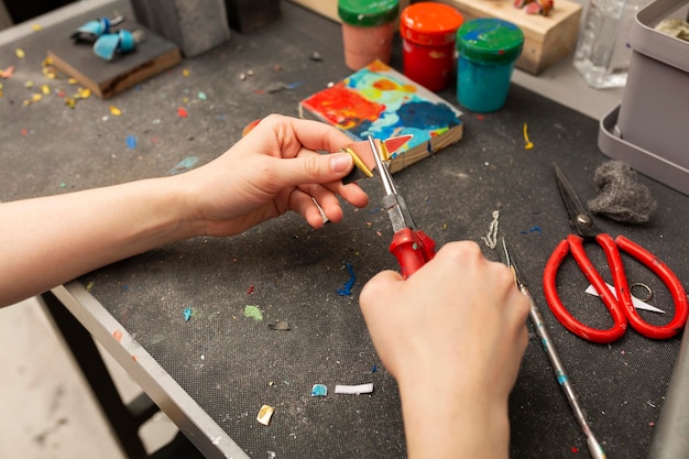 Foto gratuita assortimento di elementi di lavorazione artigianale