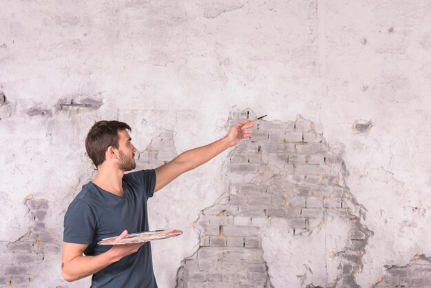 Почему штукатурка отходит от стены
