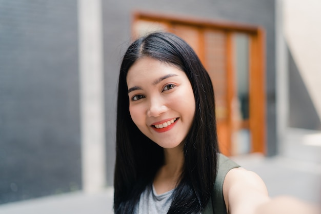 Азиатский блоггер женщина путешествия в Пекин, Китай
