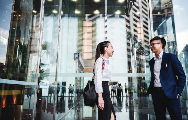 Asian business people in a city