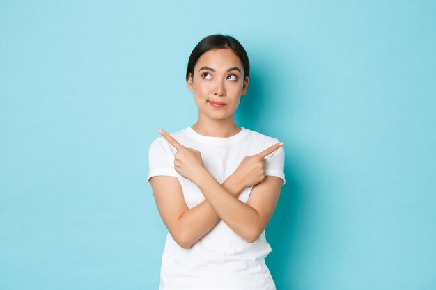 カジュアルなTシャツのポーズでアジアの女性