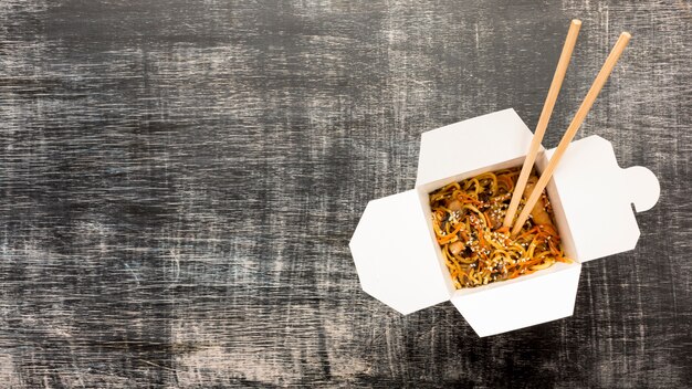Азиатская еда коробка правый угол копией пространства
