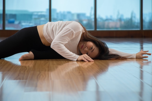 Free photo asian lady looking at camera while dancing