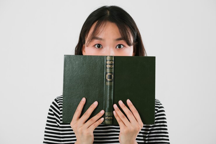 무료 Photo 책을 읽고 아시아 여자