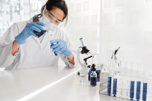 Free photo asian woman working on a chemical project