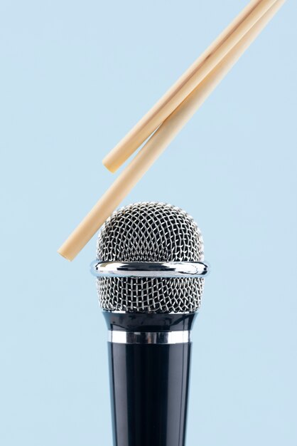 Микрофон asmr с хлебными палочками для звука
