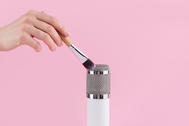 Asmr microphone with make-up brush for sound