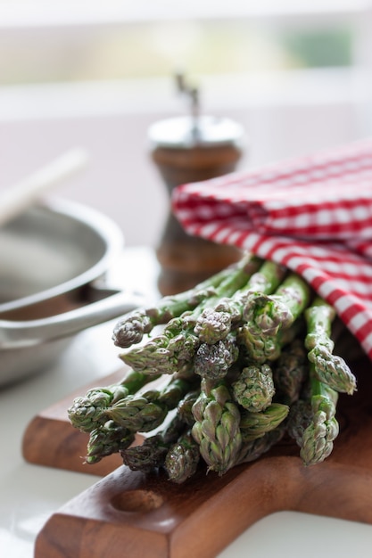 Free photo asparagus with a cloth over