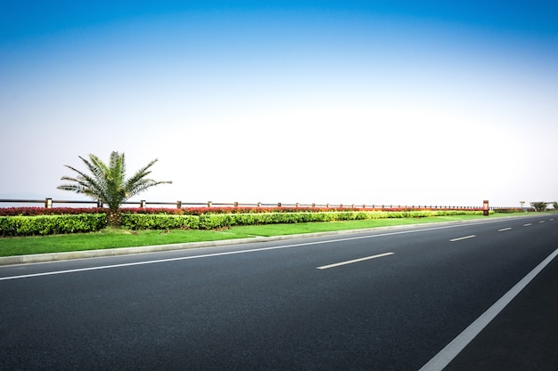 Free photo asphalt road in tuscany, italy