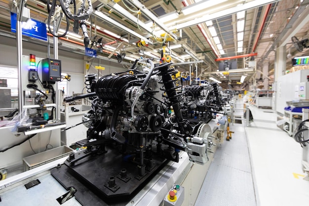 Бесплатное фото Сборка автомобиля роботизированное оборудование производит сборку автомобиля сборка современного автомобиля на заводе