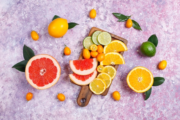 Free photo assorted fresh citrus fruits, lemon, orange, lime, grapefruit, kumquats.