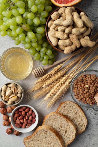 Foto gratuita assortimento di allergeni alimentari comuni per le persone