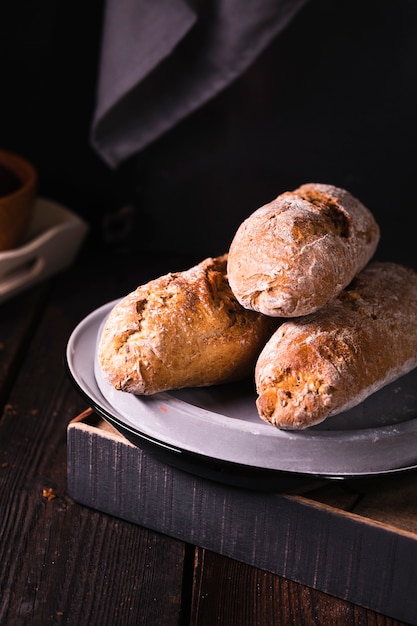 Foto gratuita assortimento di pane fatto in casa