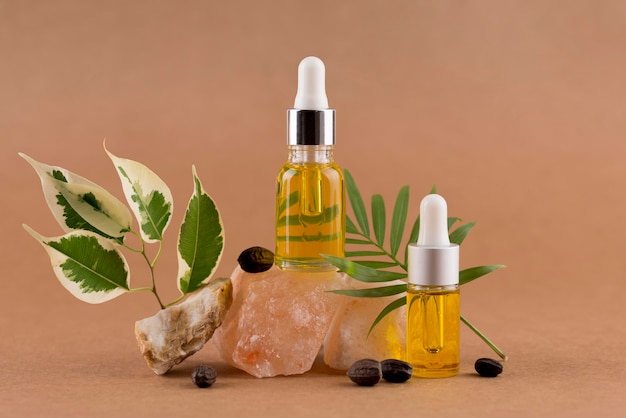 Foto gratuita assortimento di contagocce di olio di jojoba