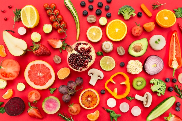 Бесплатное фото Ассорти из вкусных свежих овощей и фруктов