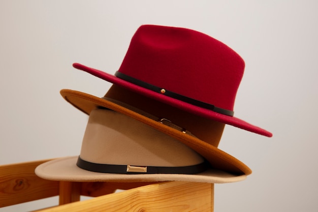 Бесплатное фото Ассортимент стильных шляп-федор.
