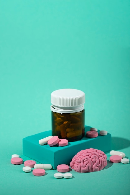 Foto gratuita assortimento di pillole per potenziare il cervello e migliorare la memoria