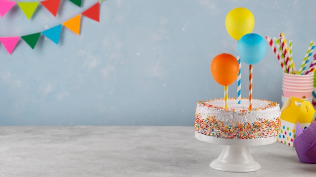 Free photo assortment with cake and balloons