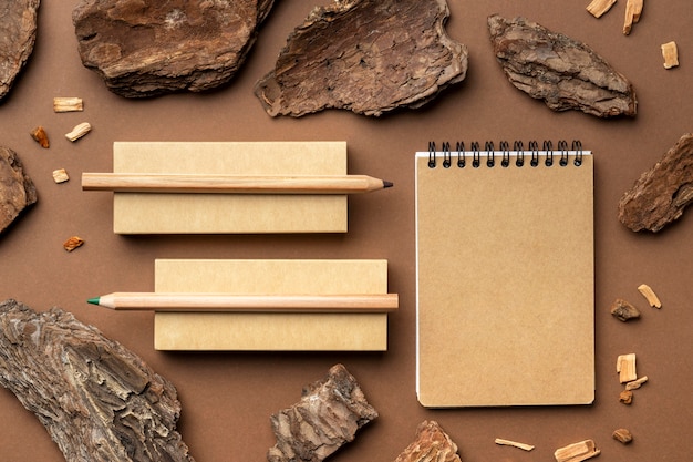 Assortment with stationery elements and notepad