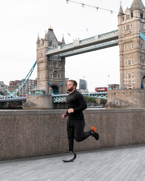 Free photo athlete running with prosthetic leg full shot