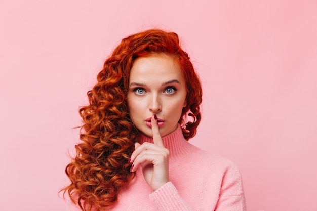 Free photo attractive redhead girl asks to keeps secret