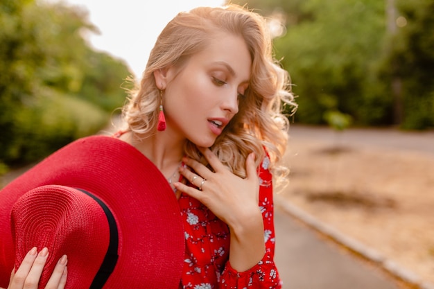 Free photo attractive stylish blond smiling woman in straw red hat and blouse summer fashion outfit  sensual