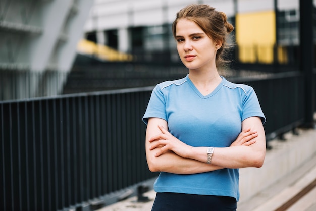 Free photo attractive woman with arms crossed