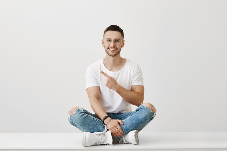 Free Photo attractive young guy with glasses posing
