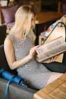 Free photo attractive young woman looking at menu sitting in the restaurant