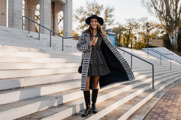 Free photo attractive young woman walking in autumn wearing coat