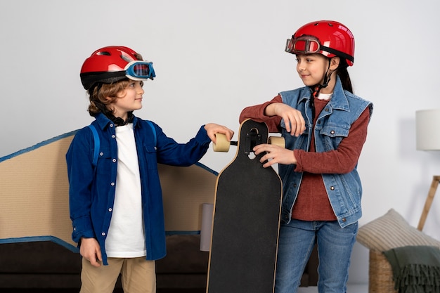 Foto gratuita scena autentica di bambini che giocano