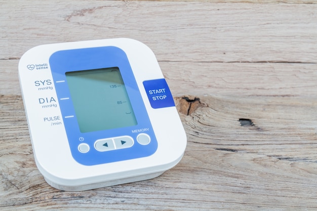 Free photo automatic blood pressure monitor