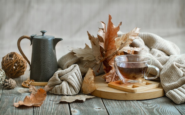 Free photo autumn composition with a cup of tea and decorative details of home comfort.