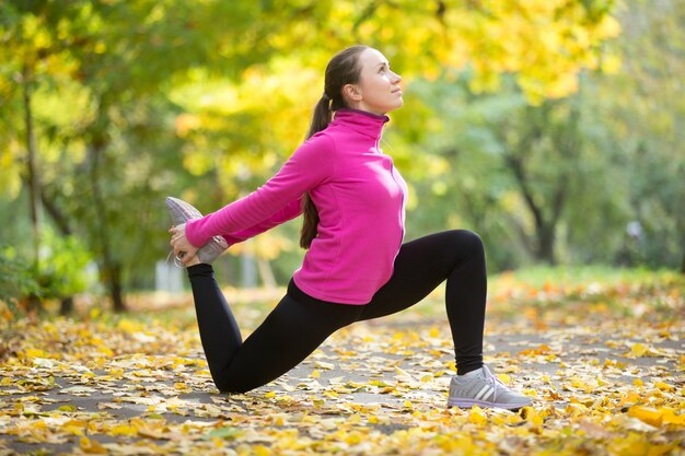 Autumn fitness outdoors: Hip Flexor Lunge