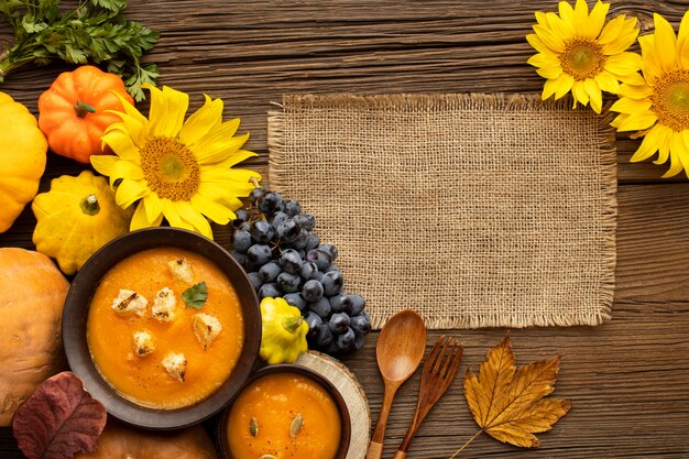 秋の食べ物かぼちゃとキノコのスープコピースペース