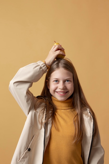 Foto gratuita persona autunnale con vestiti comodi