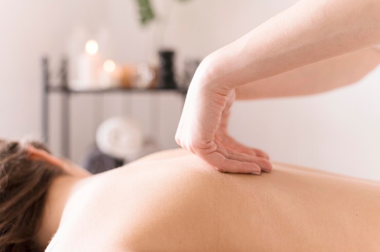 Free Photo back massage technique